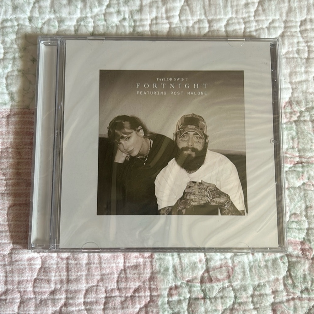 🌈 💖 Host Pick 💖 Taylor Swift Fortnight (feat Post Malone) CD Single
